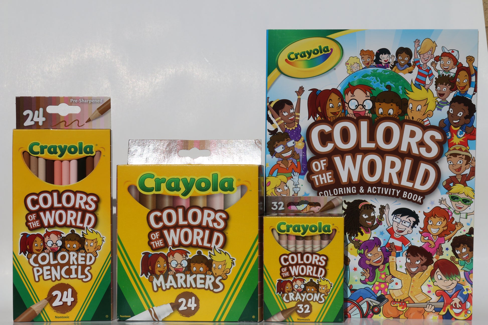 Crayola COLORS OF THE WORLD COLORING 96 Page BOOK And 32 COLORS OF